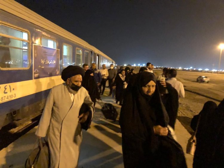 نخستین قطار ترکیبی تهران- کربلا وارد ایستگاه شلمچه  شد