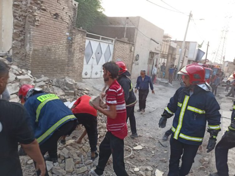 تخریب کامل منزل مسکونی در پی انفجار گاز در اهواز