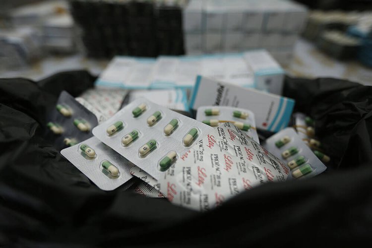 رئیس کمیسیون بهداشت مجلس: درصد قابل توجهی از داروها تحت پوشش بیمه قرار نگرفته‌اند