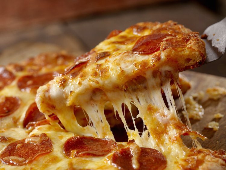 نیم میلیون ناقابل برای یک پیتزا!