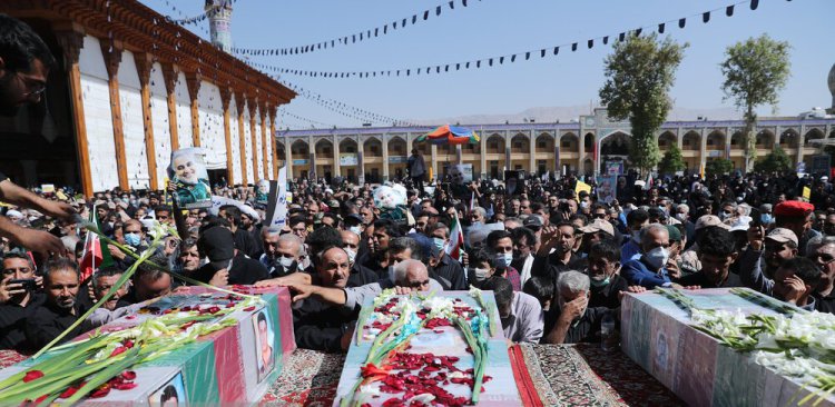 تشییع ۲ شهید دوران دفاع مقدس و یک شهید مدافع امنیت در شیراز