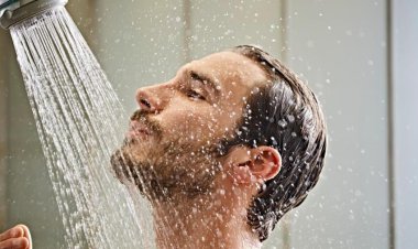 چرا نباید زود به زود حمام کنیم؟