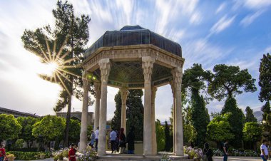 دهه بزرگداشت حافظ در شیراز برگزار می شود    