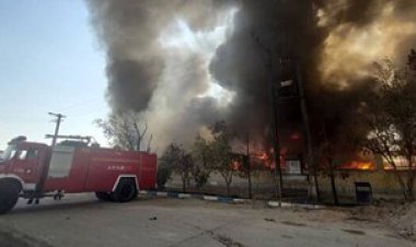 آتش به جان کارخانه کاغذسازی زرقان افتاد