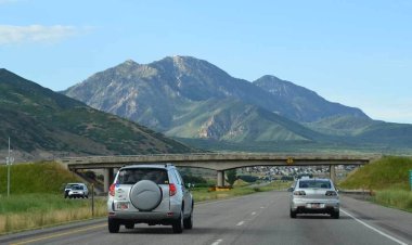 ببینید| سبقت غیر مجاز در جاده حادثه آفرید!
