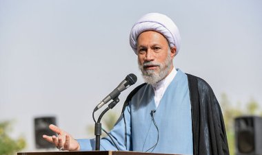 امام جمعه شیراز: دشمن برای نسل جدید ایران دام پهن کرده است