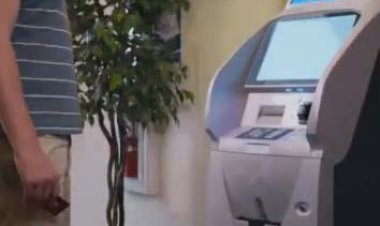 ببینید | ویدیویی از داخل و نحوه کارکردن دستگاه عابربانک