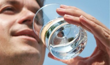 ۱۲ فایده باور نکردنی نوشیدن آب داغ