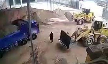 ببینید| زنده به گور کردن یک مدیر در کارگاه!