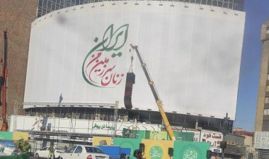 دیوارنگاره جنجالی میدان ولیعصر برداشته شد