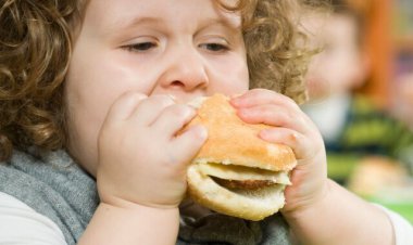 سرنخ چاقی کودکی در تغذیه مادر