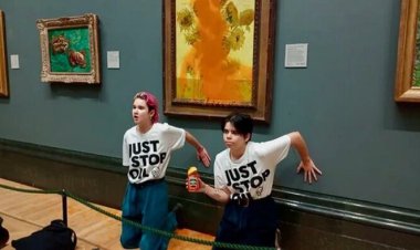 ببینید| حمله به تابلوی گل‌های آفتاب‌گردان ونگوک با سوپ گوجه فرنگی