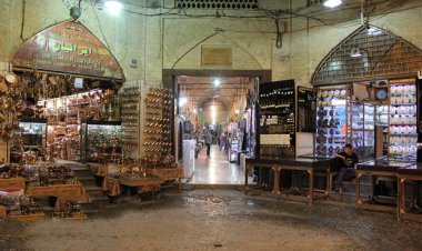 باد پاییزی بر تن بازار شیراز