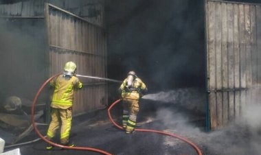آتش‌سوزی انبار کالا در دیلم مهار شد
