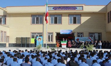 اندر حکایت کمبودها در مدارس دولتی فارس