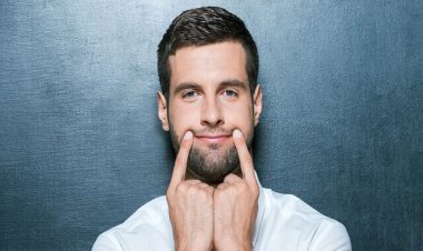 لبخند مصنوعی باعث احساس شادی واقعی می‌شود