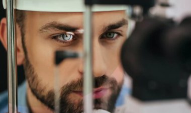 چگونه معاینه چشم از سکته مغزی یک بیمار پیشگیری کرد؟