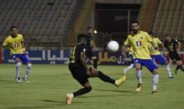 تجمع اعتراضی هواداران فوتبال صنعت نفت آبادان نسبت به نتایج ضعیف تیم    