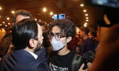  توهین و ریختن آب روی سخنگوی دولت در دانشگاه!