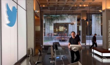 ببینید| ورود ایلان ماسک به توئیتر با سنگ توالت!