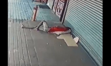 ببینید| لحظه نجات معجزه آسای یک جوان از مرگ