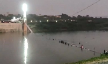 سقوط ۳۵۰ نفر به داخل رودخانه بعد از تخریب پل در هند    