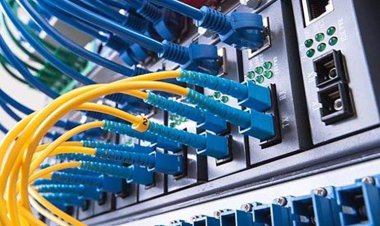مشکل برق کافوی نوری موجب قطعی اینترنت برخی ادارات بندرعباس شد