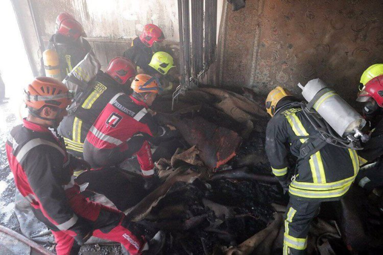 آتش‌سوزی مهیب در مشهد با تلاش ۵۰ آتش‌نشان مهار شد