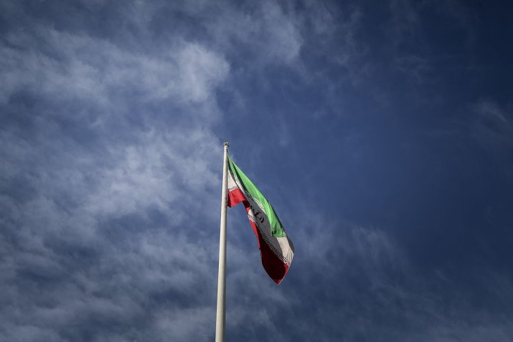 واکنش به انتقاد‌ها در خصوص چاپ پرچم برعکس ایران