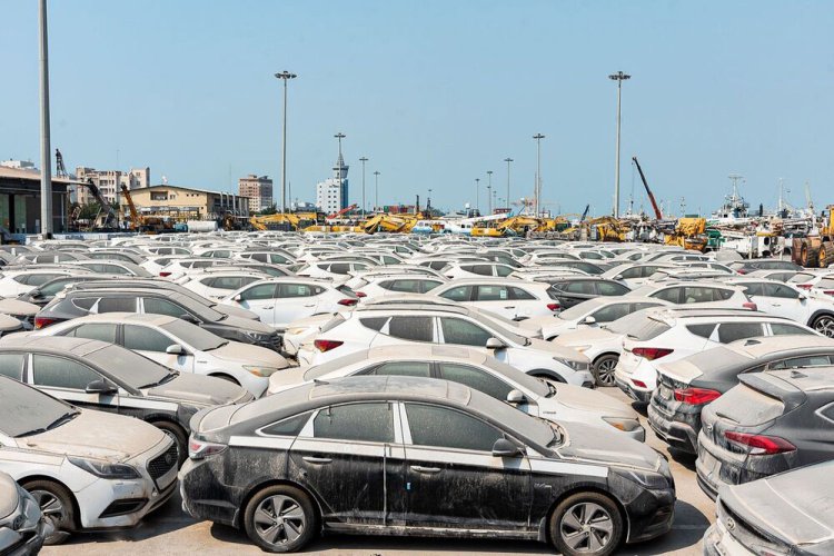 ۱۸۰ دستگاه خودروی خارجی فروخته شده از گمرک های بوشهر و گناوه خارج شد