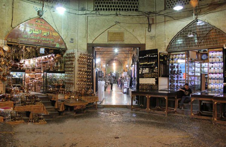 باد پاییزی بر تن بازار شیراز