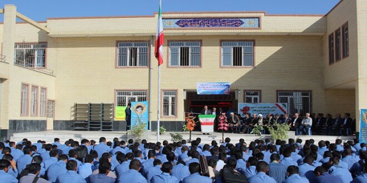اندر حکایت کمبودها در مدارس دولتی فارس