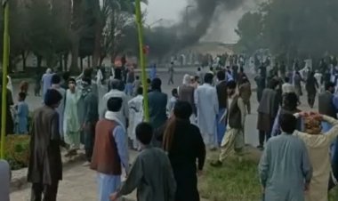 حمله  به فرمانداری خاش با سنگ و سلاح!