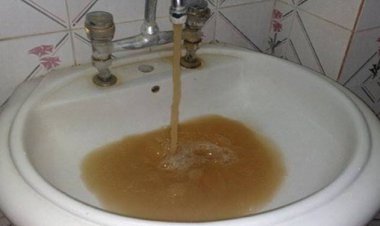 قطعی و آلودگی آب، برخی از مدارس شهر اهواز را تعطیل کرد