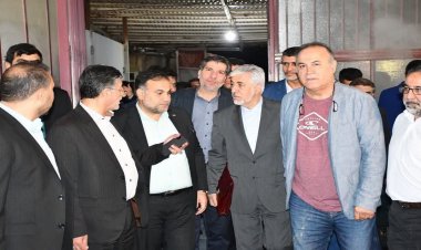 بازدید وزیر ورزش از کارخانه تولید لباس تیم ملی در اندیمشک