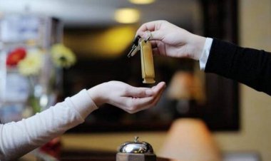 زنان مسافر بدون مدرک شناسایی پشت در هتل‌ها نمانند!