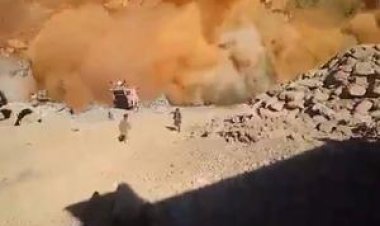 ببینید | ریزش معدن در هند / گرفتار شدن چندین کارگر