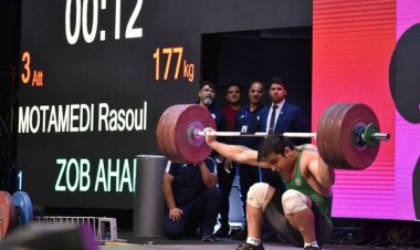 شوک به وزنه‌برداری؛ معتمدی مصدوم شد