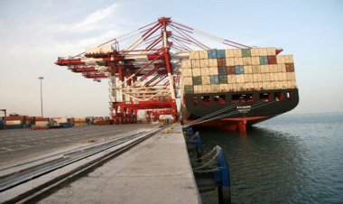 ٣٧ کشتی روی آب مانده اند!