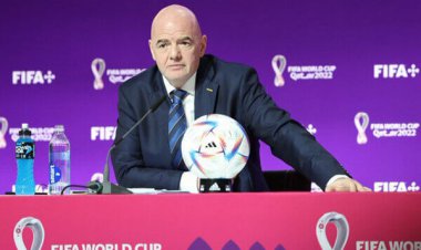 گردوخاک رئیس فیفا در نشست خبری و دفاع از میزبانی جنجالی قطر