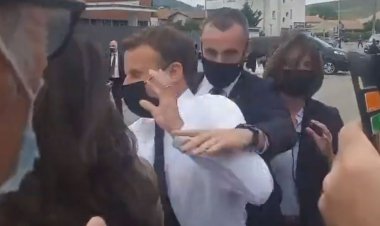 سیلی خوردن رئیس‌جمهور فرانسه