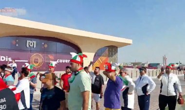 فیلم| کل کل جالب طرفدار انگلیس با ایرانیهای بیرون ورزشگاه