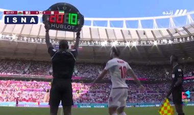 ورود کریم انصاری‌فرد به زمین به‌جای سردار آزمون در دقیقه ۶۸