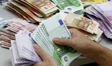 سقف فروش ارز به دارندگان کارت بازرگانی ۳ برابر شد   