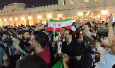شعار جالب ایرانیان حاضر در قطر پیش از بازی ایران و آمریکا