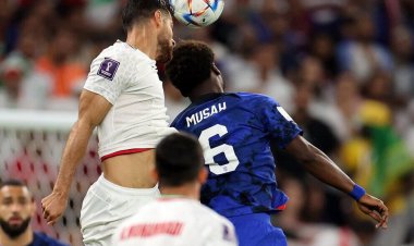 ضربه سر خطرناک قدوس که از بالای دروازه آمریکا بیرون رفت