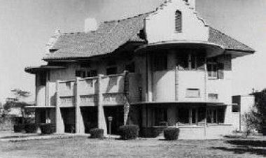 آثار تاریخی مجموعه نفت آبادان در دست مرمت   