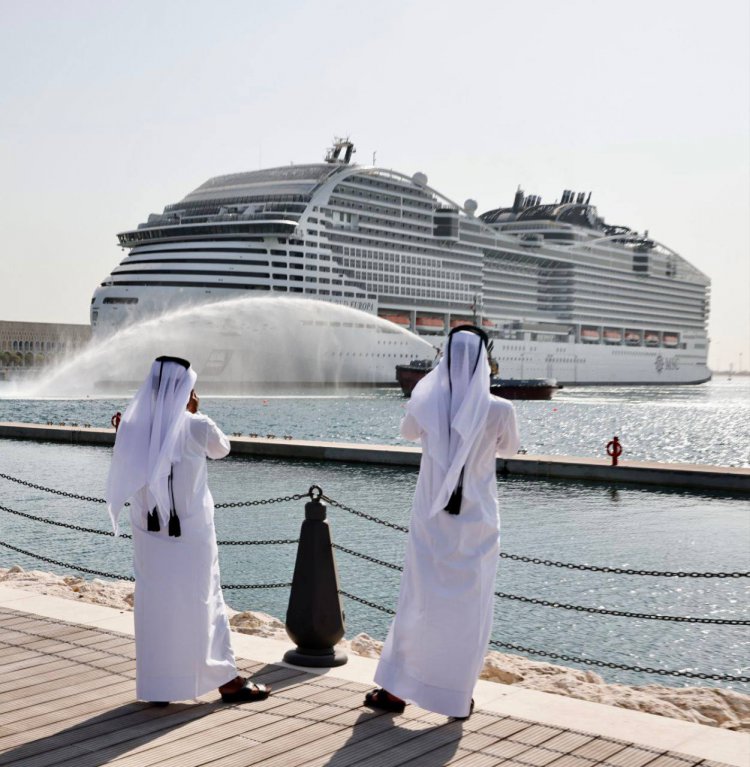ورود یک کشتی غول پیکر به قطر