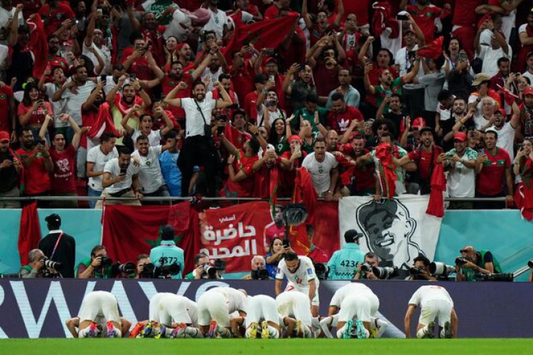 سجده شکر بازیکنان مراکش بعد از گلزنی به بلژیک