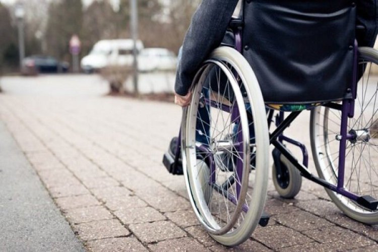 ۴۰ خیابان اصلی شیراز برای تردد معلولین مناسب نیست